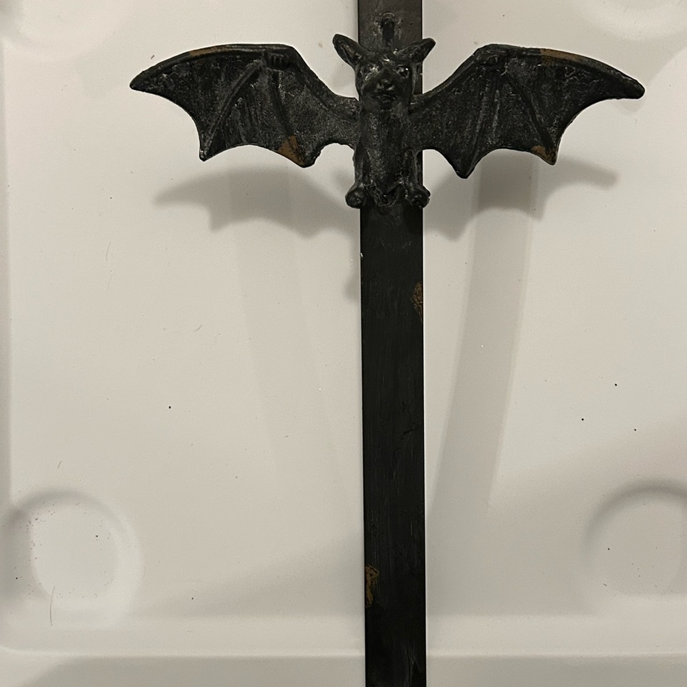 Bat wreath holder.